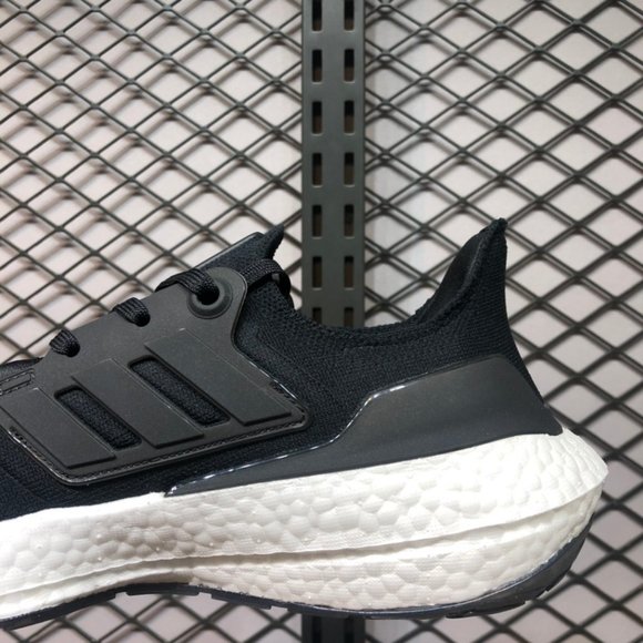 Adidas Ultra Boost 22